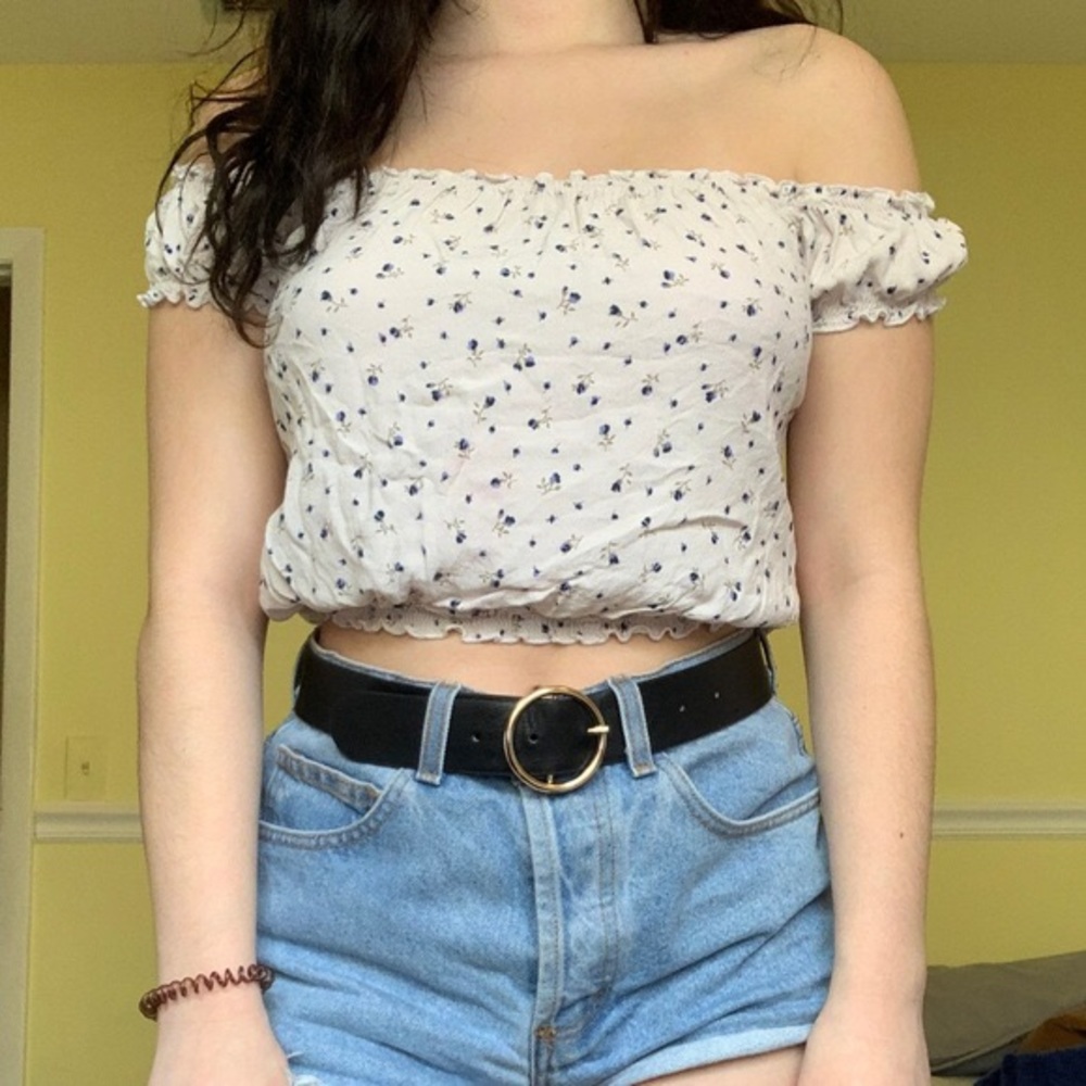 BRANDY MELVILLE FLORAL OFF THE SHOULDER TOP